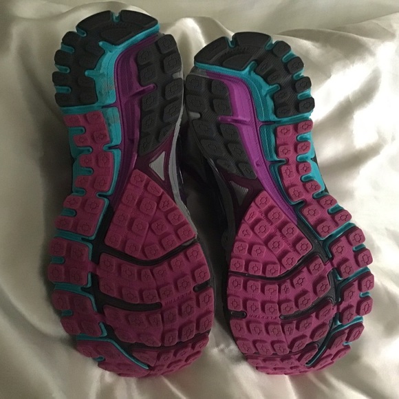 Brooks GTS 17 - Picture 5 of 8